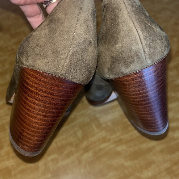 Eileen Fisher ladies wedge style green suede Hawk heels with pointy toe SZ 9.5 - Picture 6 of 10